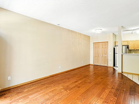 5th image of 3730 Vermilion Ct S