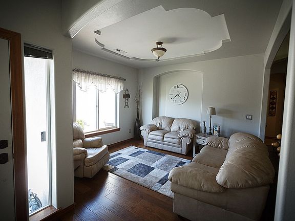 Sitting/Formal Dinning Room 