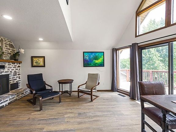 5th image of 38 Elizabeth Dr