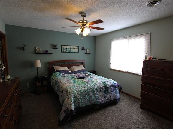 2nd image of 328 Palomino Ln
