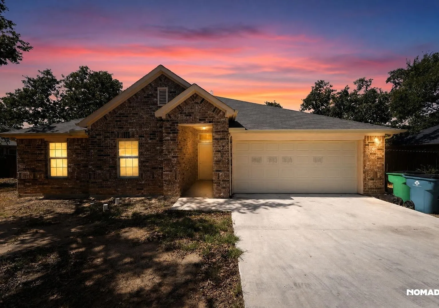 Spacious 4BR House in Runaway Bay — Photo 1