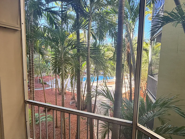 Las Olas Regency — Photo 16