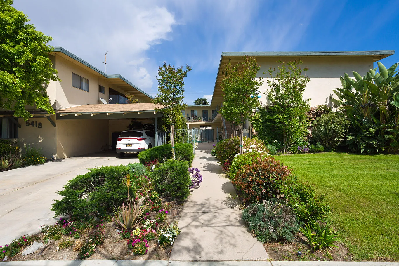 2 bed, 800 sqft, $2,145 — Photo 1