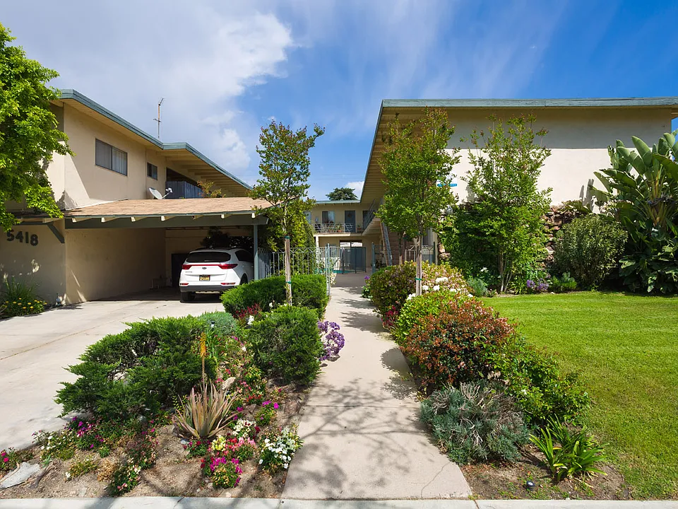 5418 Willowcrest Ave #4