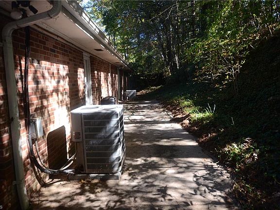 5th image of 8 Laurel Dr