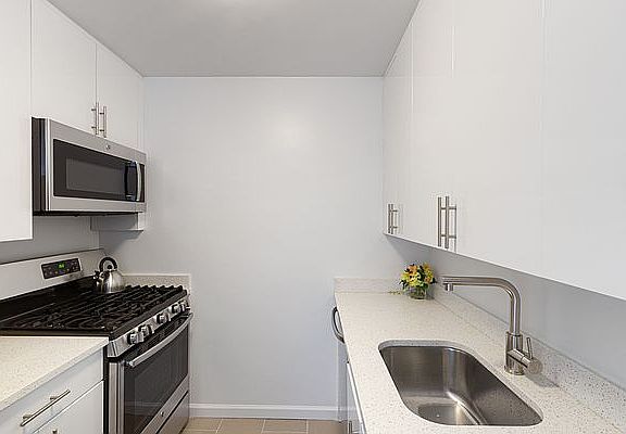 4th image of 1 River Pl APT 2411