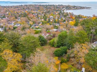 24 Sylvan Ln LOT B, Oak Bay, BC V8S 2K8