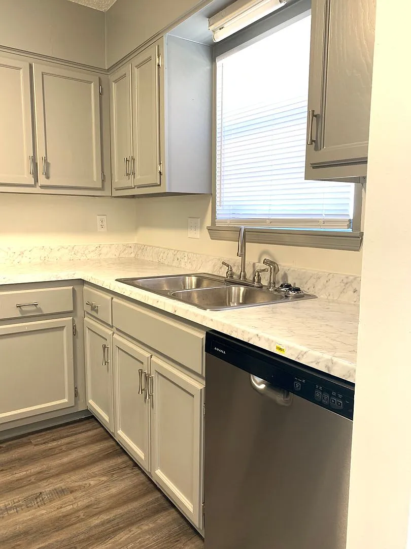 2 Bed 1.5 Bath Condo-Just Renovated! — Photo 2