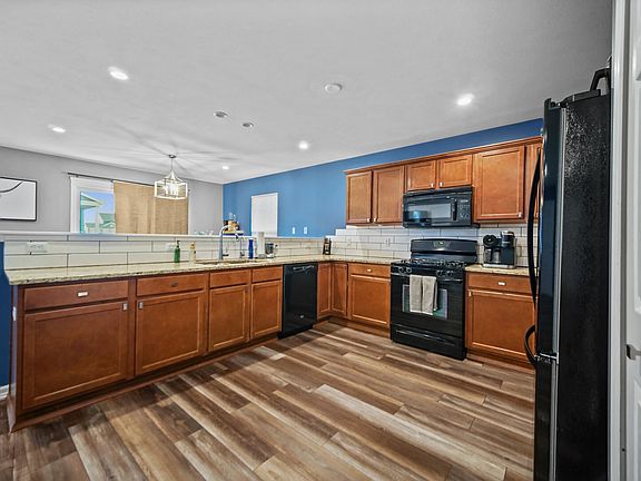 4th image of 10844 Hillcrest Ln