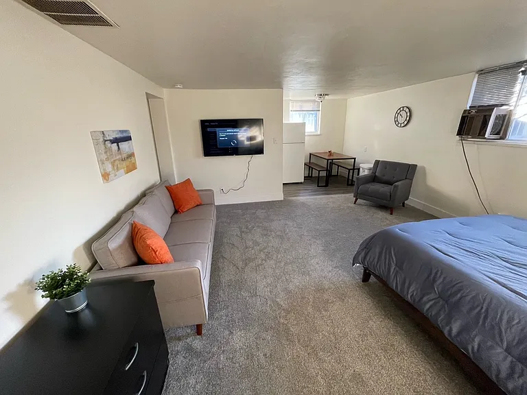 1210 Irving Ave #2 — Photo 5