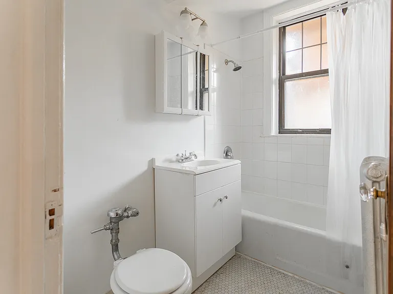 Bathroom 1225-G