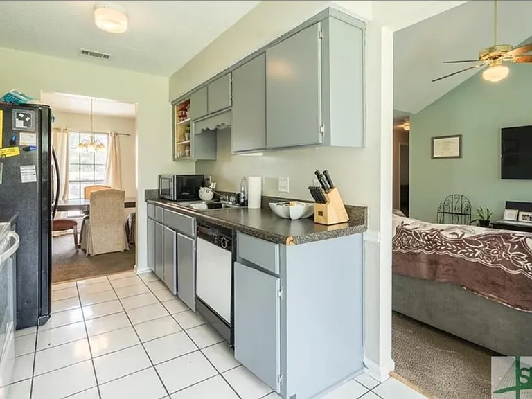 907 Primrose Ln — Photo 11