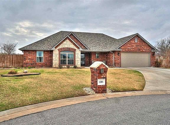 2nd image of 1301 Saddle Rock Dr