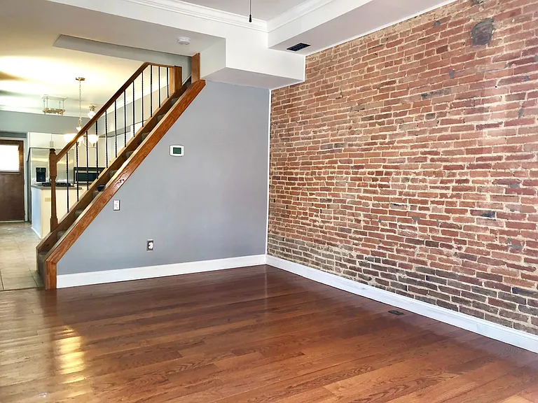 9 W Randall St — Photo 4