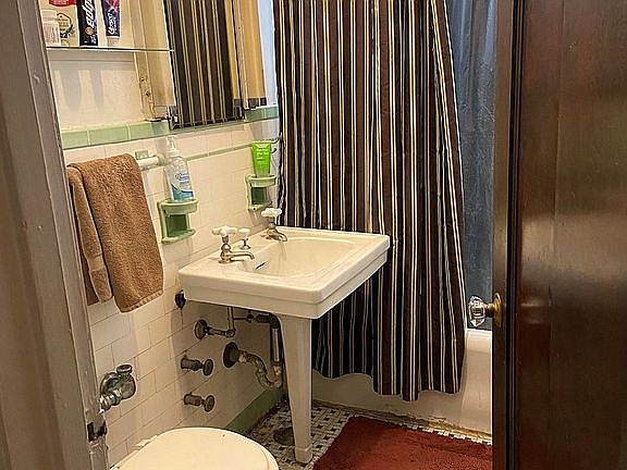 5th image of 4512 N Paulina St APT 1W