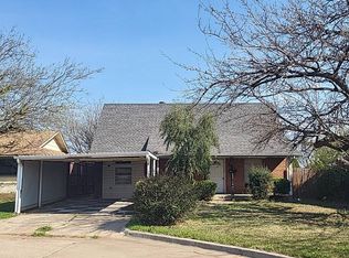 715 Harmon Cir, Moore, OK 73160