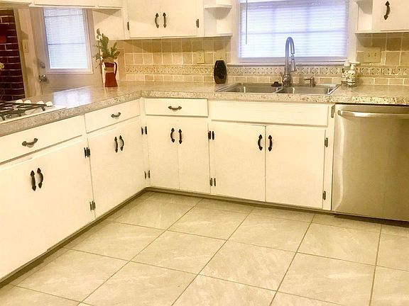5th image of 3418 Sommerville Dr