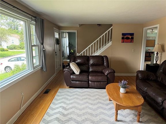 5th image of 6 Coralberry Ln