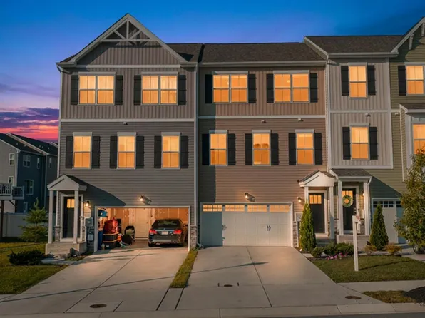 2807 Town View Cir, New Windsor, MD 21776