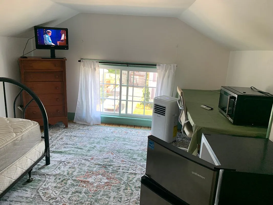 1 bed, 1.0 bath, 120 sqft, $500 — Photo 3