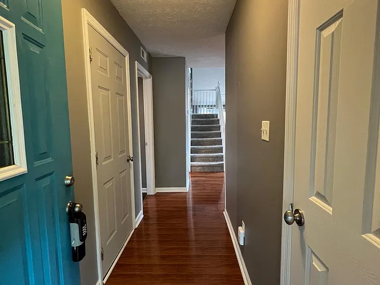 709 Smugglers Notch Dr — Photo 3