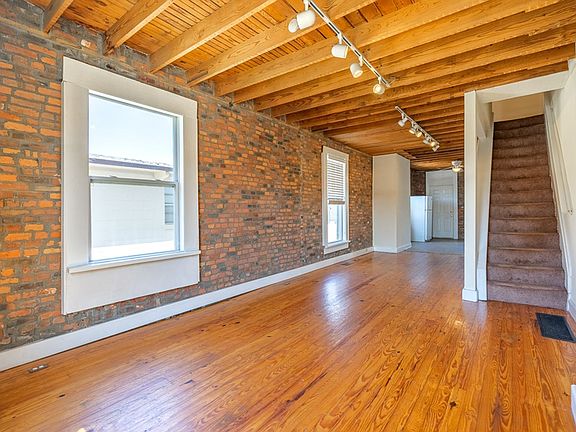 3rd image of 556-558 W 2nd Ave