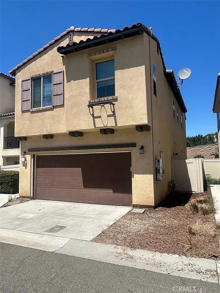 3 bed, 2.5 bath, 1775 sqft, $3,100 — Photo 1