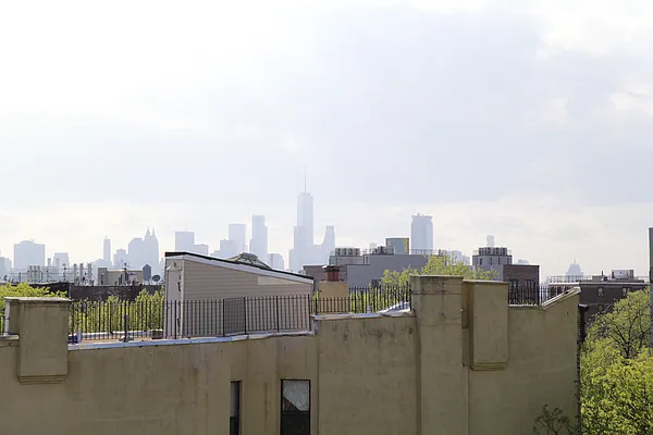 Rented by Rennit Inc. | media 32