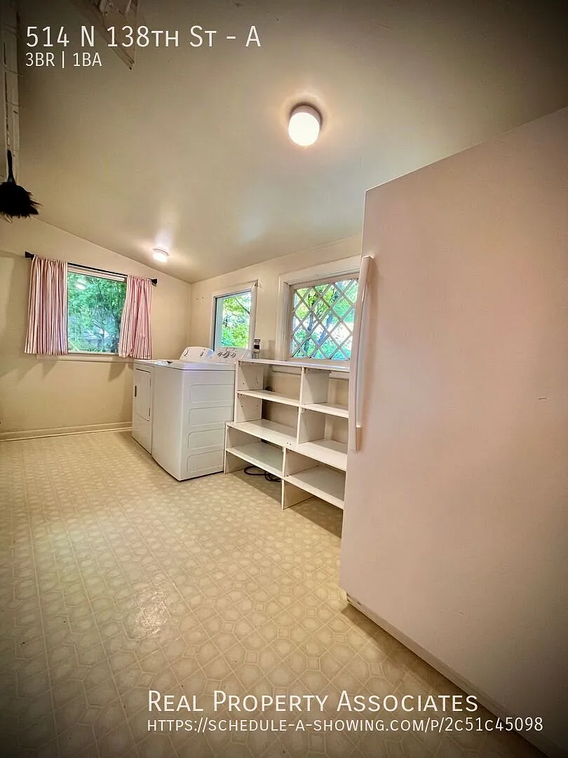 Charming Shoreline Home — Photo 4