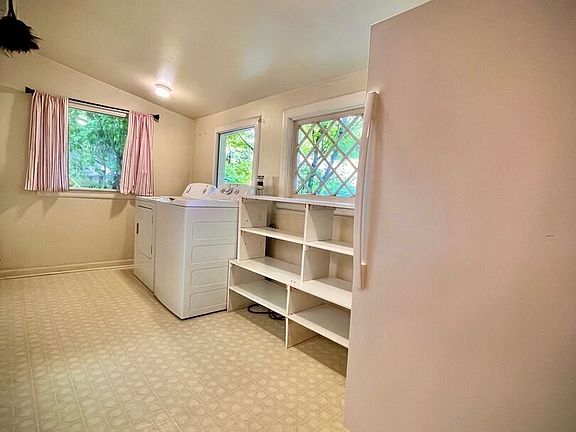 4th image of 514 N 138th St #A