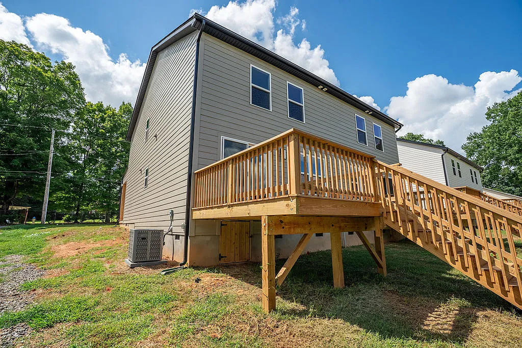 3 bed, 2.5 bath, 1400 sqft, $1,795 — Photo 3