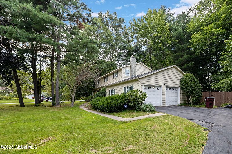 4th image of 76 Blue Spruce Lane