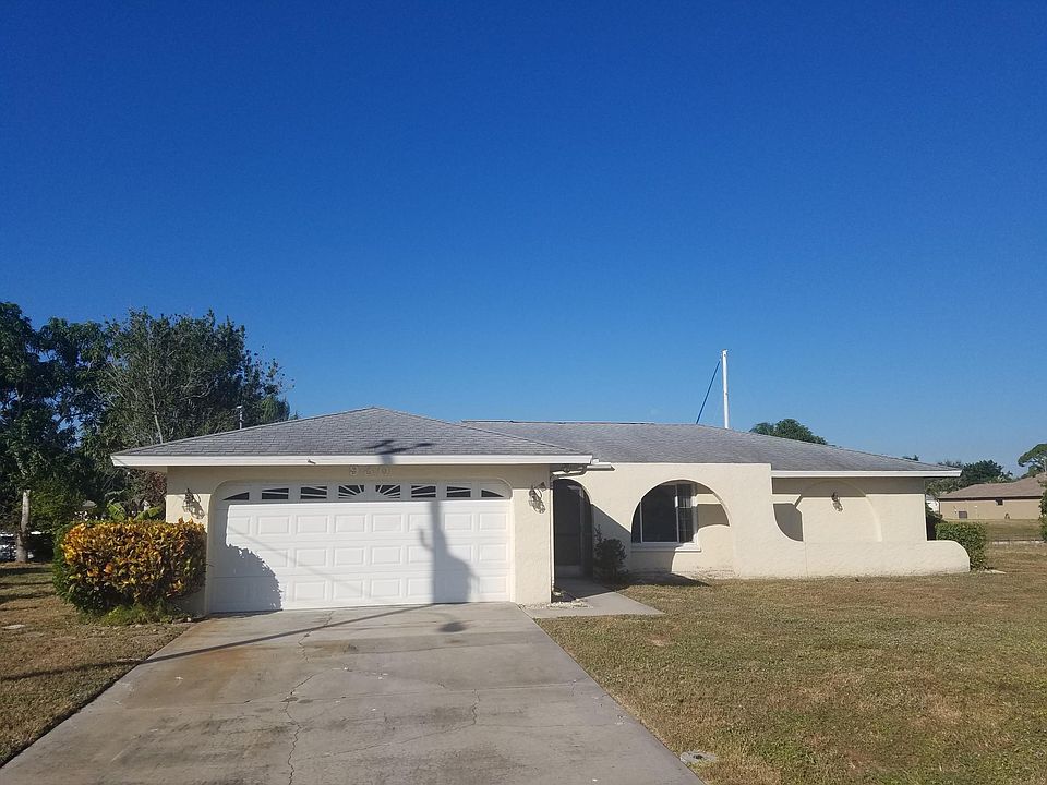 1st image of 930 SE 23rd Pl