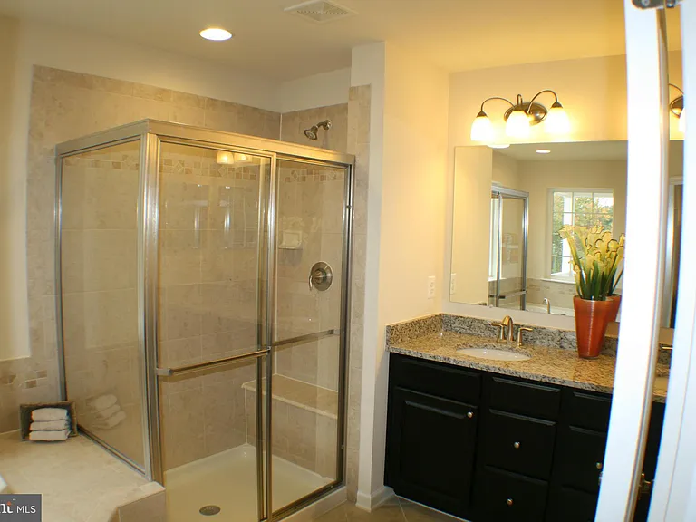 1610 Sun High Ter — Photo 12