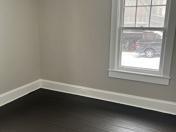 4th image of 136 Westminster Ave APT 2