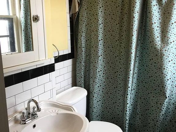 3rd image of 1589 Selby Ave #9.5