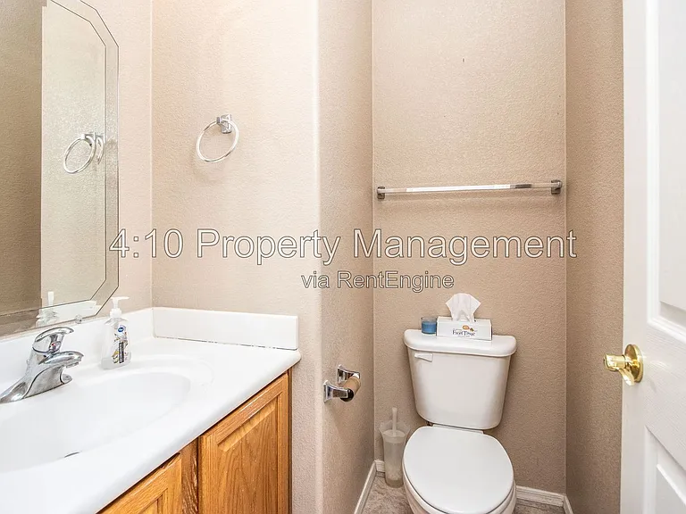951 E Bellerive Pl — Photo 25