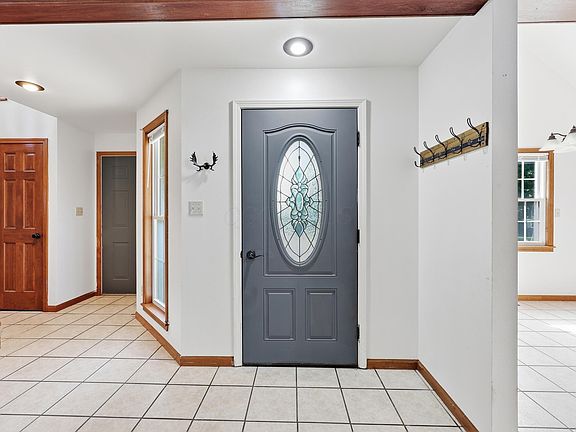 5th image of 20372 Catherine Blvd
