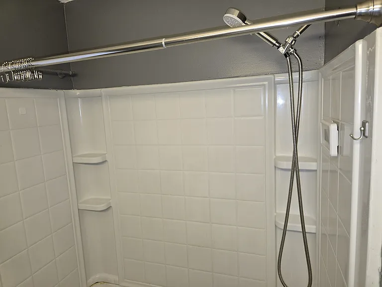 203 Grovewood Dr — Photo 8