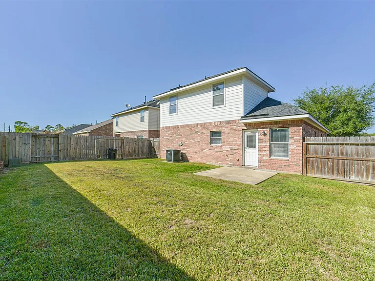 8726 Old Maple Ln — Photo 36