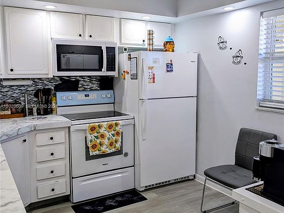 3rd image of 130 NE 26th Ave #4010