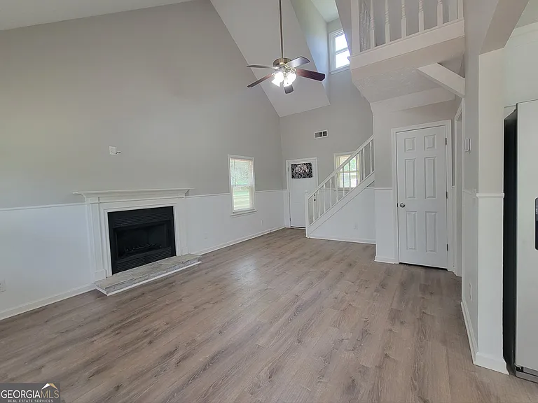 611 Leigh Ct — Photo 4