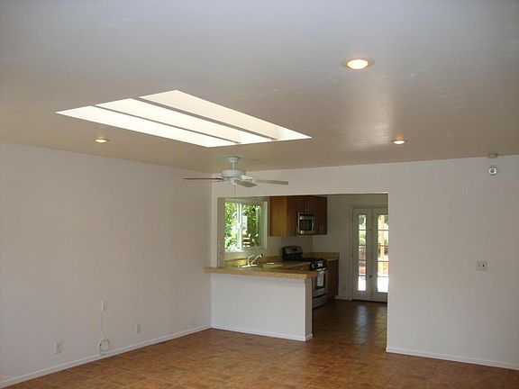 5th image of 1446 Mariposa Dr