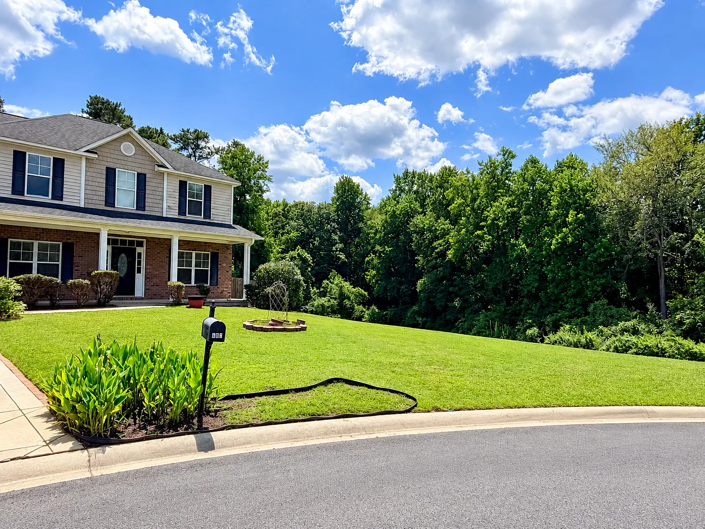 482 Brownstone Dr — Photo 2
