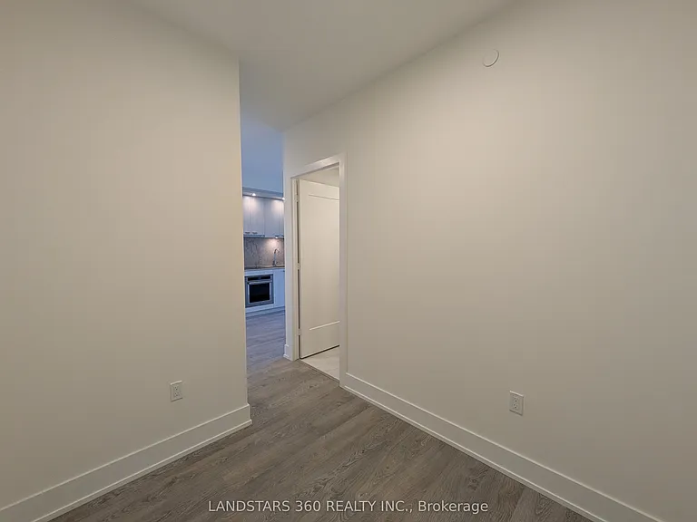858 Dupont St #816 — Photo 17