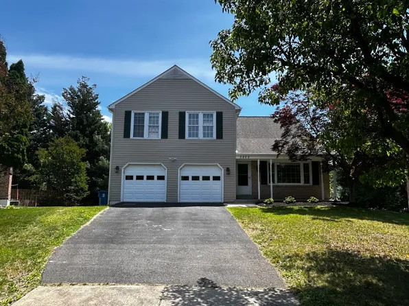 2222 Cedar Mill Ct, Vienna, VA 22182