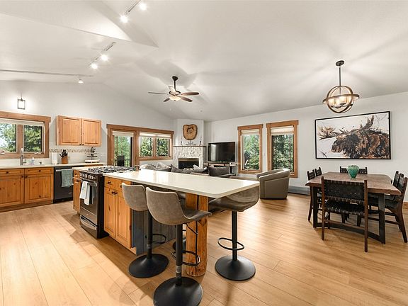 3rd image of 1730 Saddle Creek Court