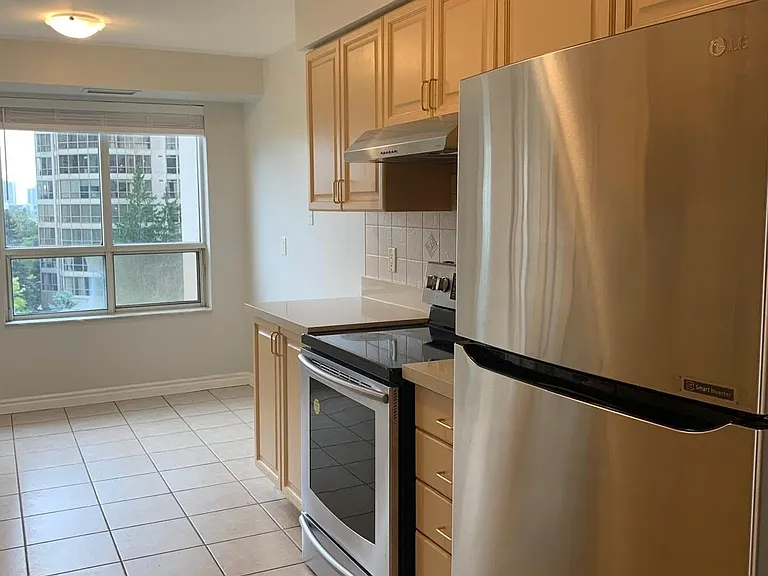 25 Kingsbridge Garden Cir #517 — Photo 6