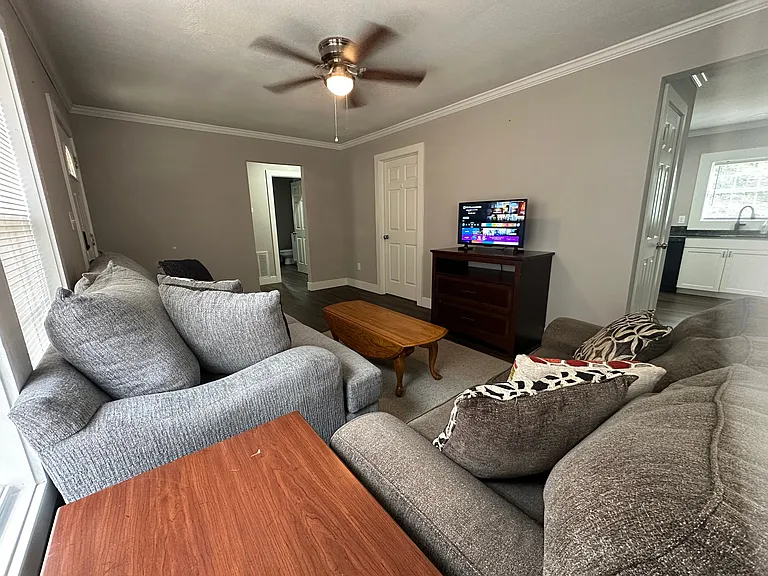 3 bed, 1.0 bath, 1000 sqft, $1,850 — Photo 25