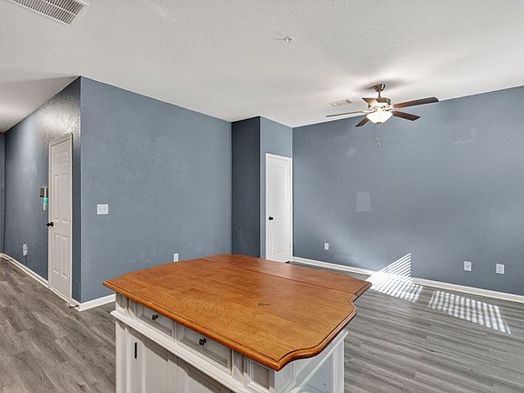 4th image of 1110 Highwood Ln